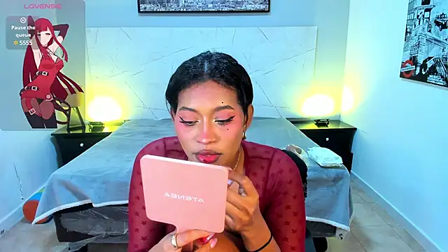 Snapshot of LAYLATAYLOR_ chatting on February 9, 3:23 pm LAYLATAYLOR online show from February 9, 3:23 pm