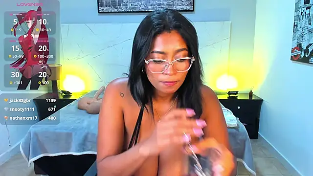 Snapshot of LAYLATAYLOR_ chatting on January 25, 6:01 am LAYLATAYLOR online show from January 25, 6:01 am