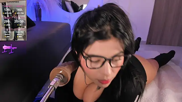 Danna adams01 online show from May 27, 7:43 pm