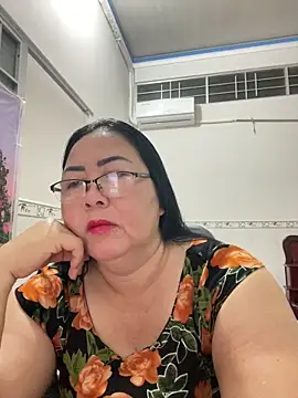 Snapshot of NDith chatting on September 24, 9:10 pm NDith online show from September 24, 9:10 pm