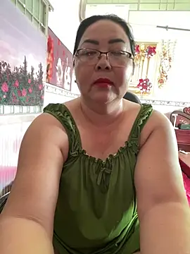 Snapshot of NDith chatting on June 5, 12:37 am NDith online show from June 5, 12:37 am
