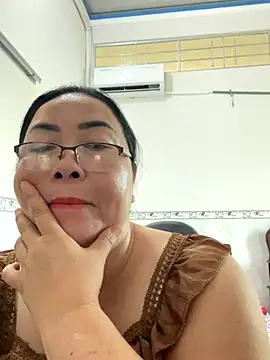 Snapshot of NDith chatting on September 16, 8:15 am NDith online show from September 16, 8:15 am