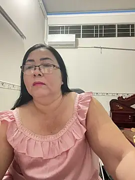 Snapshot of NDith chatting on October 18, 1:35 pm NDith online show from October 18, 1:35 pm