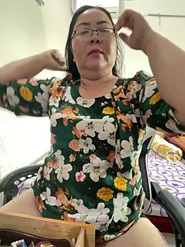 Snapshot of NDith chatting on October 8, 12:56 am NDith online show from October 8, 12:56 am