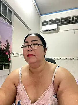 Snapshot of NDith chatting on September 12, 11:43 am NDith online show from September 12, 11:43 am