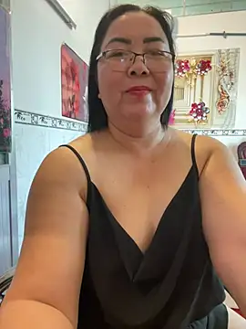 Snapshot of NDith chatting on June 27, 10:10 am NDith online show from June 27, 10:10 am