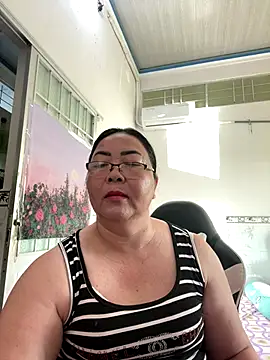Snapshot of NDith chatting on October 6, 11:49 pm NDith online show from October 6, 11:49 pm