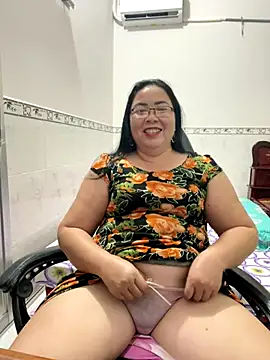Snapshot of NDith chatting on September 22, 1:50 pm NDith online show from September 22, 1:50 pm