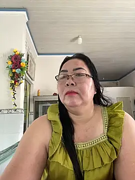 Snapshot of NDith chatting on October 13, 2:35 am NDith online show from October 13, 2:35 am