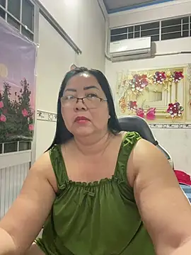 Snapshot of NDith chatting on June 18, 9:42 pm NDith online show from June 18, 9:42 pm