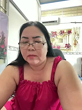 Snapshot of NDith chatting on July 7, 7:45 am NDith online show from July 7, 7:45 am
