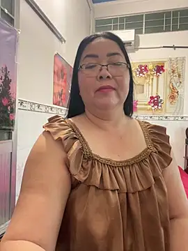 Snapshot of NDith chatting on June 13, 10:35 am NDith online show from June 13, 10:35 am