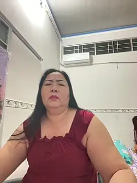 Snapshot of NDith chatting on October 9, 5:35 pm NDith online show from October 9, 5:35 pm