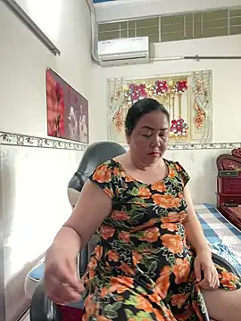 Snapshot of NDith chatting on July 5, 12:15 am NDith online show from July 5, 12:15 am