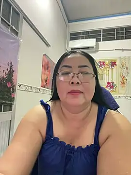 Snapshot of NDith chatting on June 21, 1:06 pm NDith online show from June 21, 1:06 pm