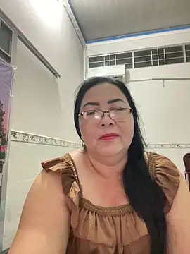 Snapshot of NDith chatting on October 12, 12:50 pm NDith online show from October 12, 12:50 pm