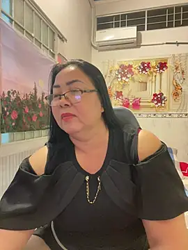 Snapshot of NDith chatting on July 1, 12:49 pm NDith online show from July 1, 12:49 pm