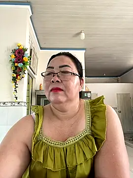 Snapshot of NDith chatting on October 18, 1:29 am NDith online show from October 18, 1:29 am