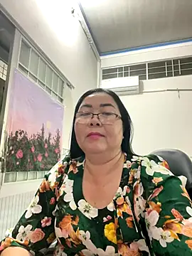 Snapshot of NDith chatting on October 15, 11:24 pm NDith online show from October 15, 11:24 pm