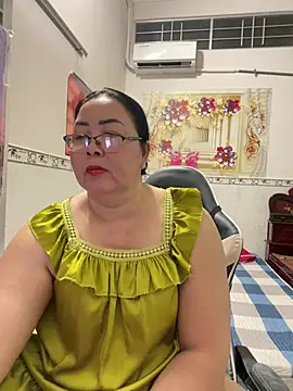 Snapshot of NDith chatting on June 30, 11:21 am NDith online show from June 30, 11:21 am