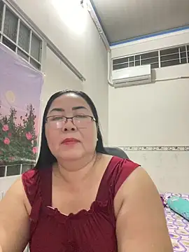 Snapshot of NDith chatting on October 2, 12:52 pm NDith online show from October 2, 12:52 pm