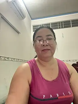Snapshot of NDith chatting on March 18, 12:28 pm NDith online show from March 18, 12:28 pm