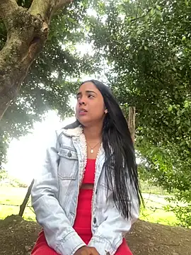 NAUGHTY LITTLE 18 online show from March 10, 9:52 pm