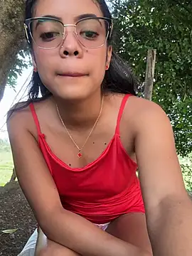 NAUGHTY LITTLE 18 online show from March 4, 9:22 pm