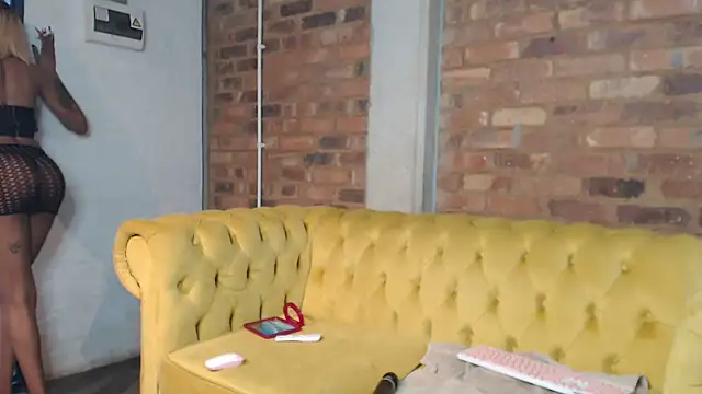 Snapshot of Kylie_Hairy_Bbc chatting on September 18, 2:53 pm Kylie Hairy Bbc online show from September 18, 2:53 pm