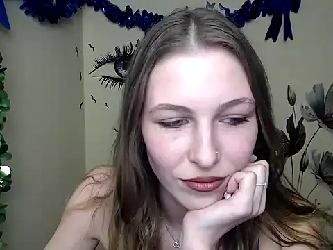 Snapshot of StrangerGi chatting on February 18, 4:25 pm StrangerGi online show from February 18, 4:25 pm