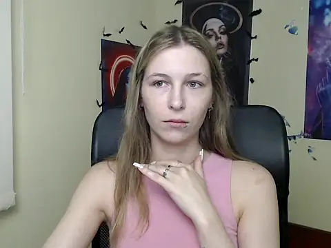 StrangerGi online show from June 17, 6:13 am