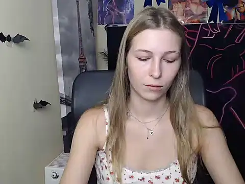 StrangerGi online show from July 18, 5:49 am