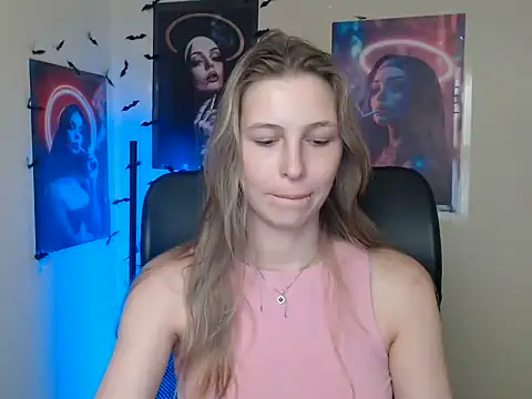 StrangerGi online show from July 22, 6:15 am