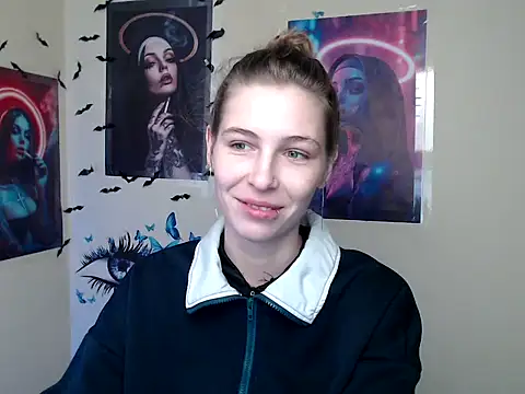 Snapshot of StrangerGi chatting on October 23, 6:12 am StrangerGi online show from October 23, 6:12 am