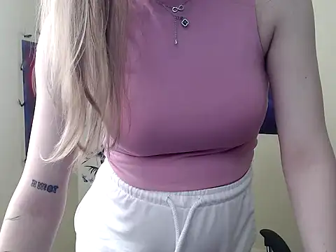 StrangerGi online show from April 3, 5:58 am