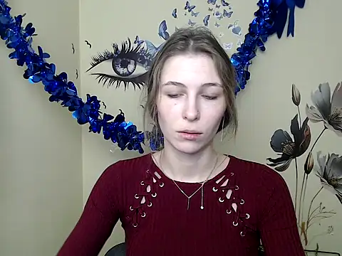 Snapshot of StrangerGi chatting on February 14, 7:07 am StrangerGi online show from February 14, 7:07 am