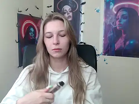 StrangerGi online show from May 9, 6:06 am