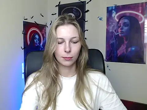 StrangerGi online show from June 5, 6:18 am