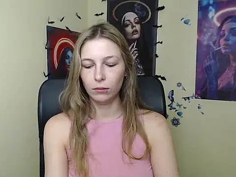 StrangerGi online show from June 26, 6:19 am
