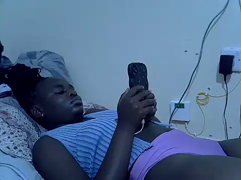 Snapshot of dirtyshowgirl chatting on February 7, 12:29 am dirtyshowgirl online show from February 7, 12:29 am