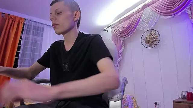 Matthew Boy  online show from October 30, 3:16 am