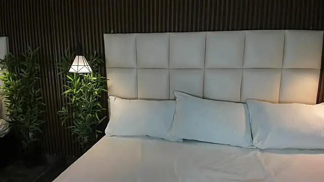 CailynBrowm online show from October 16, 4:32 am