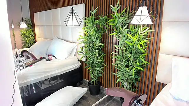 CailynBrowm online show from October 9, 4:35 am