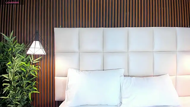 CailynBrowm online show from October 7, 4:35 am