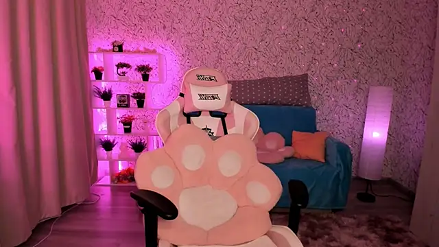 Snapshot of luna_cross chatting on February 23, 6:38 am luna cross online show from February 23, 6:38 am