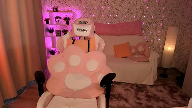 Snapshot of luna_cross chatting on March 17, 6:29 am luna cross online show from March 17, 6:29 am