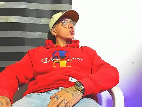 Juliandr188 online show from November 28, 11:16 pm