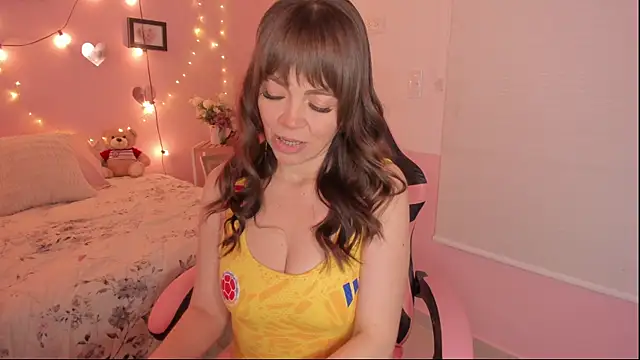 Snapshot of emilyharrix chatting on June 17, 8:41 pm emilyharrix online show from June 17, 8:41 pm