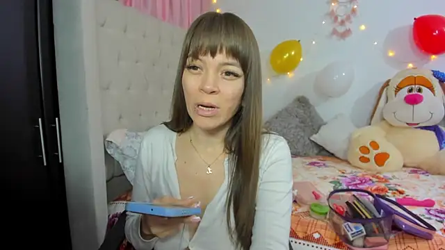 Snapshot of emilyharrix chatting on March 15, 8:21 pm emilyharrix online show from March 15, 8:21 pm