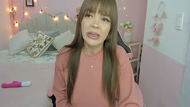 Snapshot of emilyharrix chatting on March 3, 9:33 pm emilyharrix online show from March 3, 9:33 pm